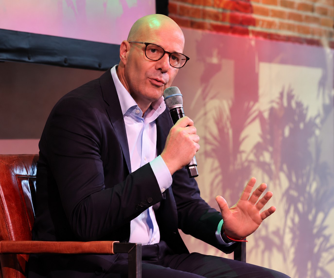 Yariv Hefez speaking at Pharmageddon Europe, Amsterdam